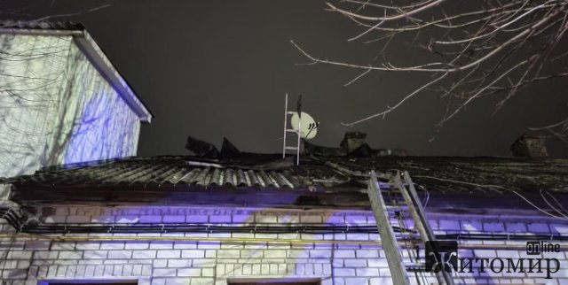 У Житомирі горів будинок на чотирьох господарів: рятувальники виявили тіло жінки. ФОТО
