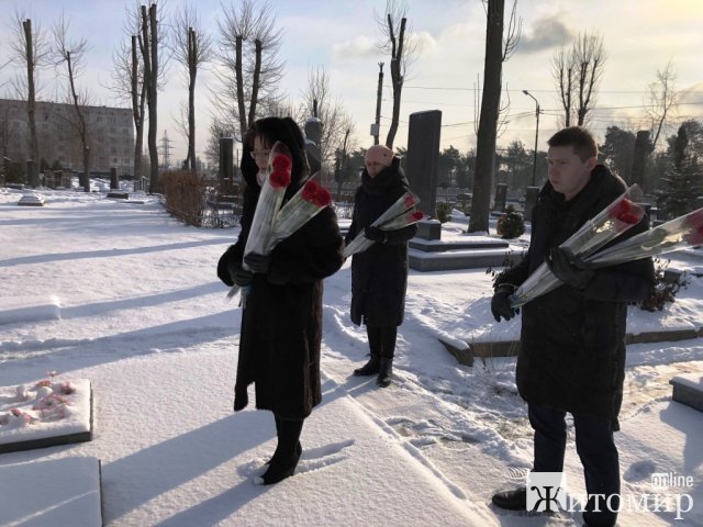 У День пам’яті захисників Донецького аеропорту в Житомирі вшанували Героїв. ФОТО