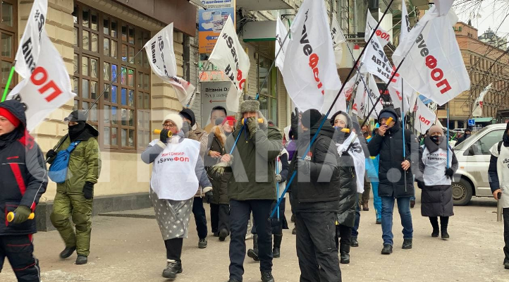 ФОПы протестуют под офисом мамы главы финансового Комитета Рады и требуют забрать сына на перевоспитание ФОПы протестуют под офисом мамы главы финансового Комитета Рады и требуют забрать сына на перевоспитание