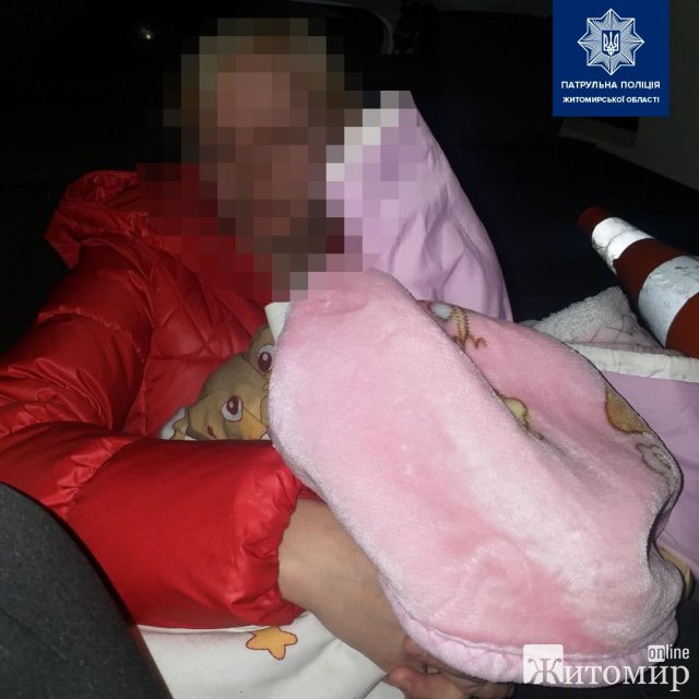 Патрульні розшукали жінку з двомісячною дитиною, яка вночі пішла з Житомирського центру соцпсихдопомоги. ФОТО