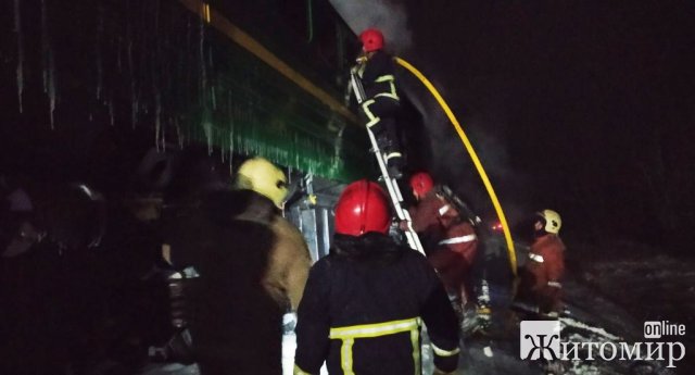 У Житомирській області сталася пожежа під час руху потягу сполученням "Львів-Бахмут". ФОТО