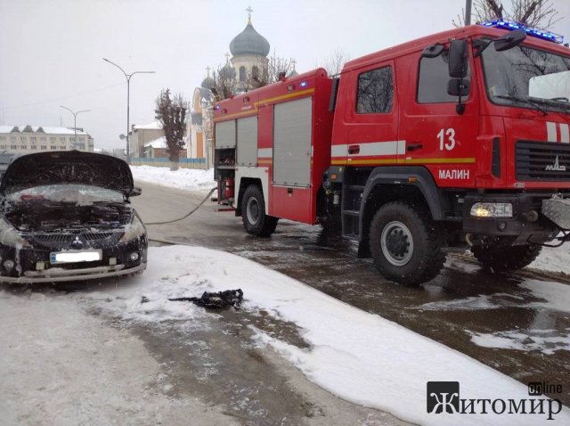 У Малині горів Mitsubishi, а в Коростенському районі гараж зі Škoda. ФОТО