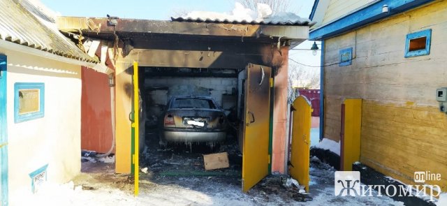 У Малині горів Mitsubishi, а в Коростенському районі гараж зі Škoda. ФОТО
