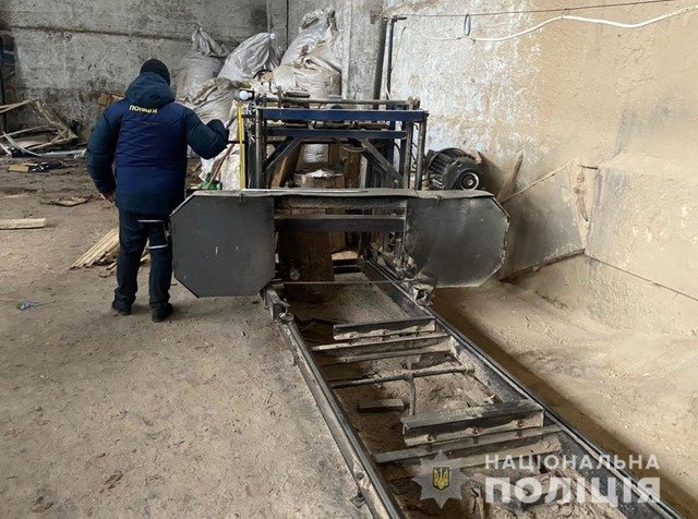 На Житомирщині викрили злочинну групу, яка вирубувала ліс. ФОТО На Житомирщині викрили злочинну групу, яка вирубувала ліс. ФОТО