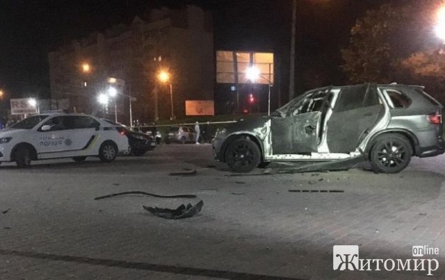 В Івано-Франківську з гранатомета обстріляли автомобіль, він вибухнув. ФОТО