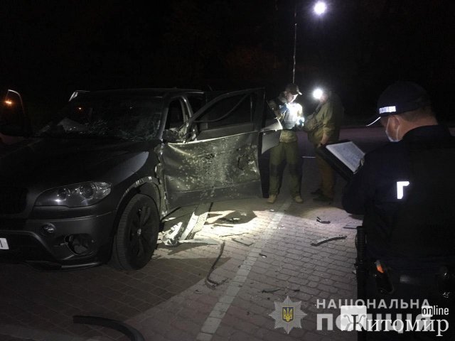 В Івано-Франківську з гранатомета обстріляли автомобіль, він вибухнув. ФОТО
