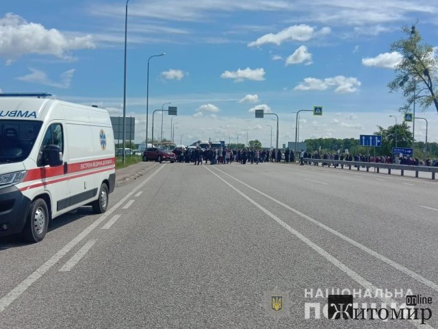 Біля Житомира на трасі Київ-Чоп ускладнений рух. ФОТО