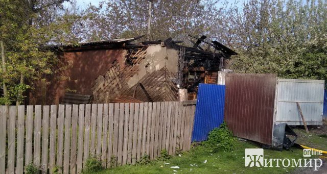 У селах Малинського та Овруцького районів горіли будівлі. ФОТО