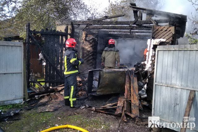 У селах Малинського та Овруцького районів горіли будівлі. ФОТО