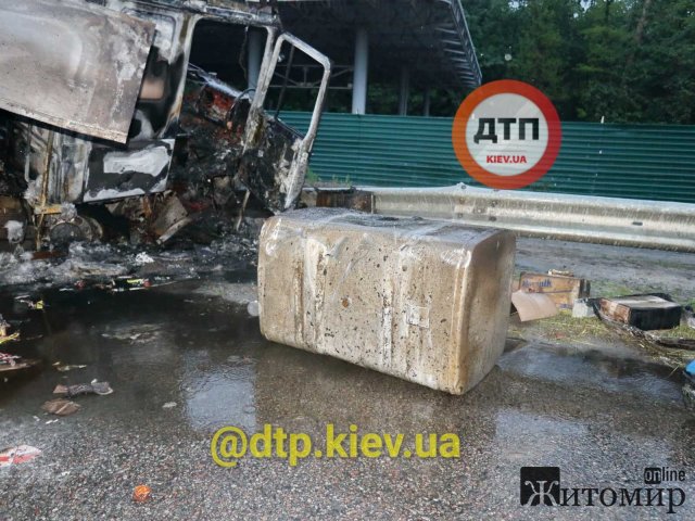 Страшное ДТП на житомирской трассе: водитель и пассажир Volkswagen сгорели заживо. ФОТО