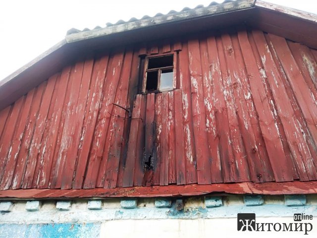 За добу вогнеборці ліквідували дві пожежі на території приватних домоволодінь Житомирської області. ФОТО