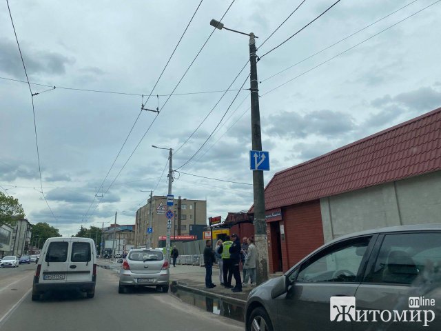 На Грушевського в Житомирі - ДТП. ФОТО