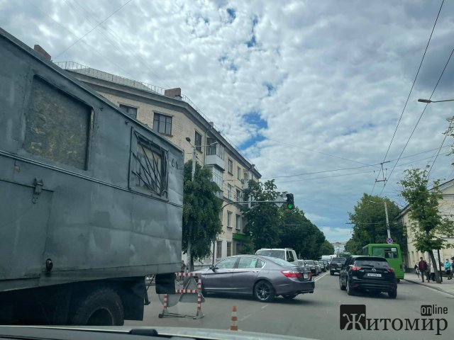 Затор та ДТП на Великій Бердичівській у Житомирі. ФОТО