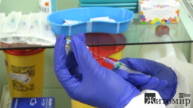 На Житомирщині вакцинують від коронавірусу жителів, котрі зареєструвалися через портал "Дія". ФОТО