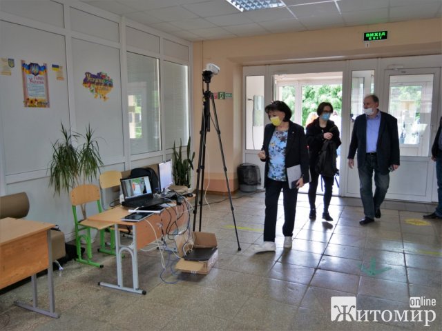 В одній з шкіл Житомира тестували інтелектуальну відеосистему скринінгу температури. ФОТО