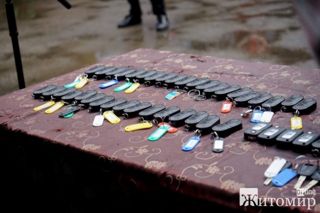 Районам Житомирщини передали "швидкі" на загальну суму понад 80 млн грн. ФОТО