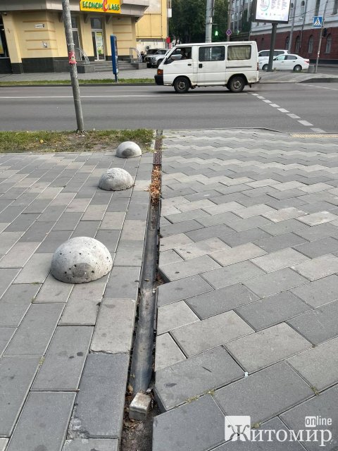 Небезпечні житомирські тротуари. ФОТО