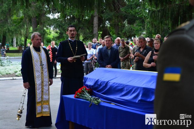 У Новограді-Волинському попрощалися з військовим 54-го розвідбату, який загинув у зоні ООС