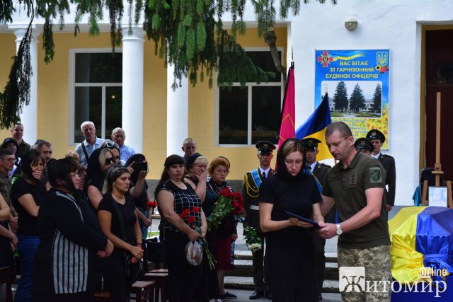 У Новограді-Волинському попрощалися з військовим 54-го розвідбату, який загинув у зоні ООС