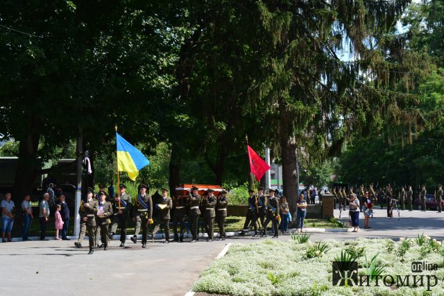 У Новограді-Волинському попрощалися з військовим 54-го розвідбату, який загинув у зоні ООС