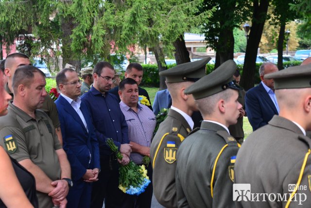 У Новограді-Волинському попрощалися з військовим 54-го розвідбату, який загинув у зоні ООС