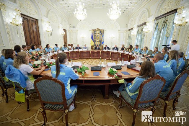 ​Президент зустрівся з переможцями та призерами Олімпіади: серед присутніх була й житомирянка. ФОТО