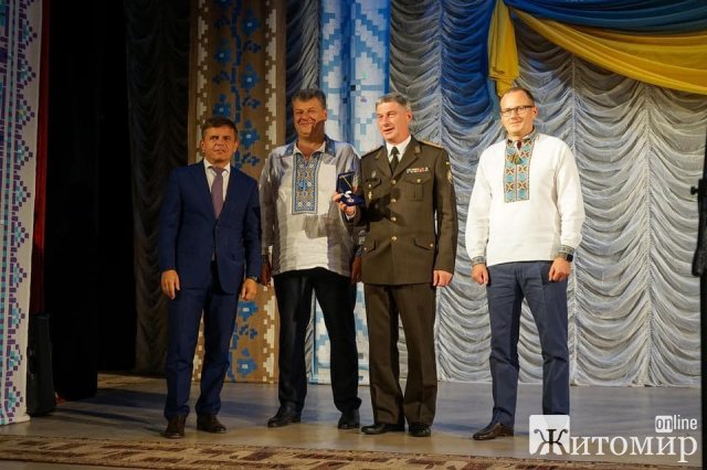 У житомирському драмтеатрі вручили обласні відзнаки. ФОТО