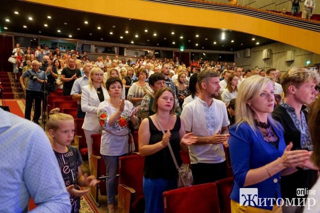 У житомирському драмтеатрі вручили обласні відзнаки. ФОТО