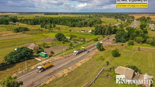Як шляховики ремонтують дорогу від Коростеня в напрямку Житомира. ФОТО