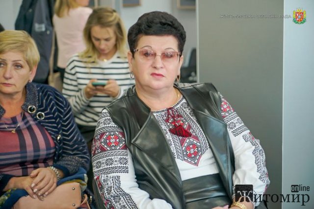Житомирська облрада вже почала вітати освітян з прийдешнім святом. ФОТО