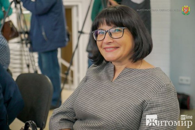 Житомирська облрада вже почала вітати освітян з прийдешнім святом. ФОТО