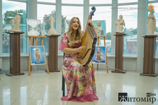 Житомирська облрада вже почала вітати освітян з прийдешнім святом. ФОТО