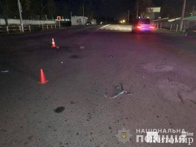 У Новограді-Волинському Toyota наїхала на пішохода, потерпілого забрала "швидка". ФОТО