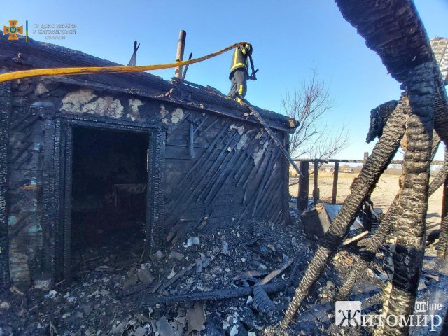 В Олевську на пожежі чоловік отруївся чадним газом, а в селі на Овруччині - отримав опіки. ФОТО