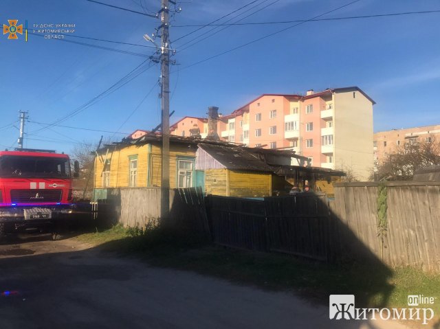 В Олевську на пожежі чоловік отруївся чадним газом, а в селі на Овруччині - отримав опіки. ФОТО