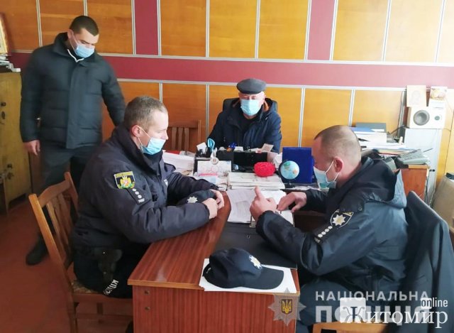 У Житомирській області поліція роз’яснювала перевізникам особливості роботи в умовах карантину. ФОТО