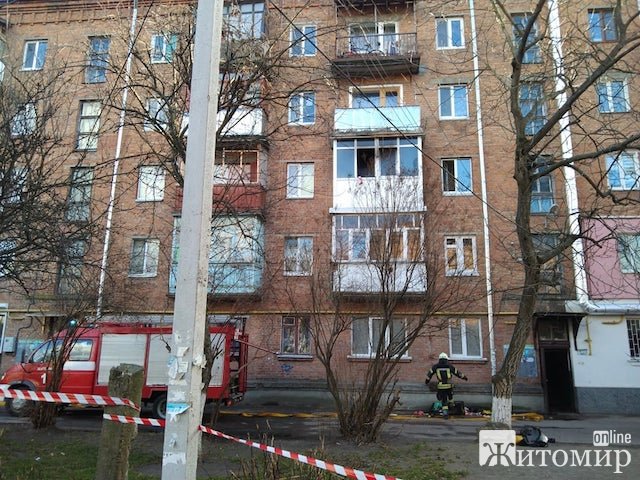 У центрі Житомира горіла квартира. ФОТО У центрі Житомира горіла квартира. ФОТО