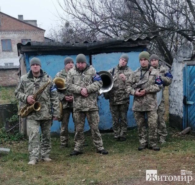 На Житомирщині в останню путь провели воїна з Вільшанки. ФОТО