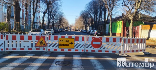 У житомирському водоканалі розповіли про зношеність колектора на Фещенка-Чопівського та перекриття дороги. ФОТО