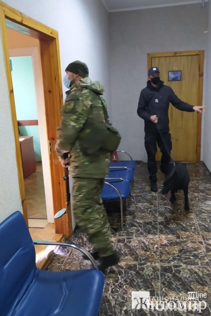 Вибухівку в приміщенні суду Житомира не знайшли, "мінера" розшукують. ФОТО