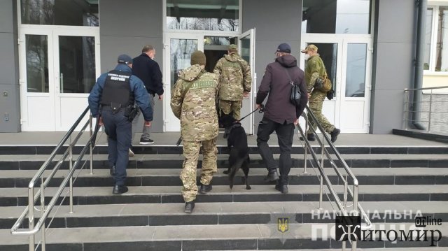 Вибухівку в приміщенні суду Житомира не знайшли, "мінера" розшукують. ФОТО