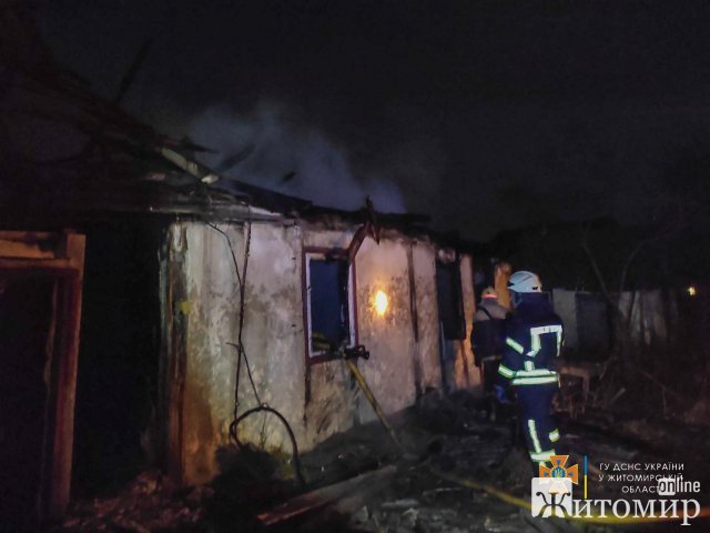 У селі Житомирського району горів будинок: на кухні рятувальники виявили тіло господаря. ФОТО