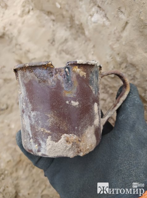 На Житомирщині пошуківці знайшли рештки 5 солдат, які стояли на обороні Коростеня. ФОТО