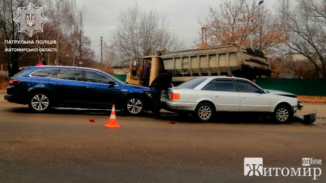 На Жуйка в Житомирі зіштовхнулись КрАЗ, AUDI та Renault. ФОТО