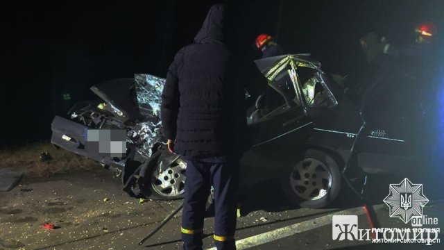 На трасі в Житомирській області ВАЗ врізався в трактор, загинув водій. ФОТО