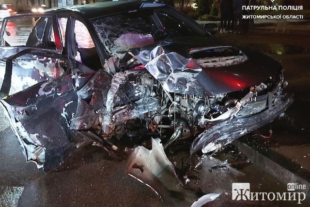 Що пишуть житомиряни про ДТП біля міської ради Що пишуть житомиряни про ДТП біля міської ради