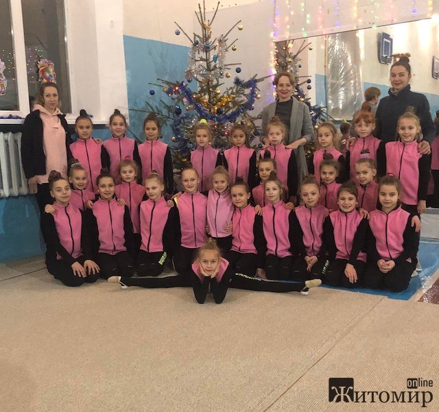 Юні житомирські гімнастки отримали в подарук від Олексія Харченка спортивні форми для тренувань Юні житомирські гімнастки отримали в подарук від Олексія Харченка спортивні форми для тренувань