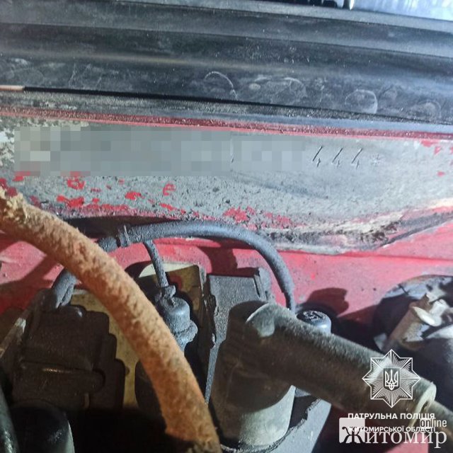 На трасі в Житомирській області патрульні зупинили авто-двійника ФОТО