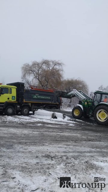 У Житомирській області дощ за лічені хвилини утворює льодяну кірку