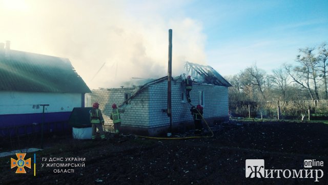 У Коростені горів житловий будинок. ФОТО